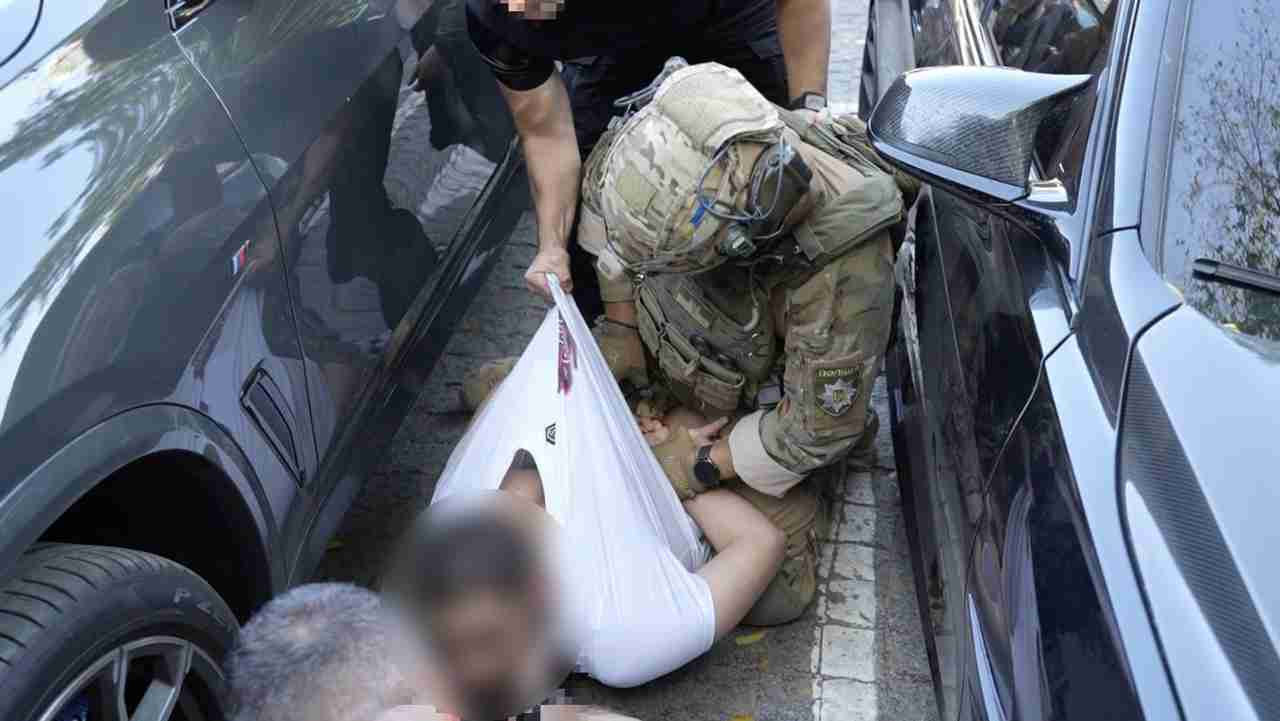 Замовив вбивство власника столичної клініки та його дружини: в Одесі поліцейські затримали іноземця (ФОТО, ВІДЕО)