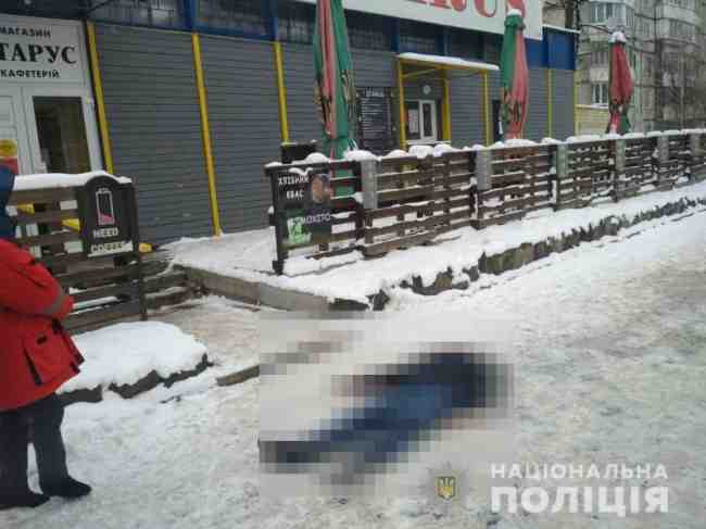 Зарізав чоловіка через 20 гривень - у Рівному сталося вбивство посеред вулиці (фото)