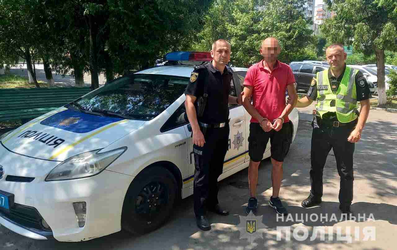 Завантажив тіло в авто та вивіз у лісопосадку: на Львівщині розслідують убивство (ФОТО)