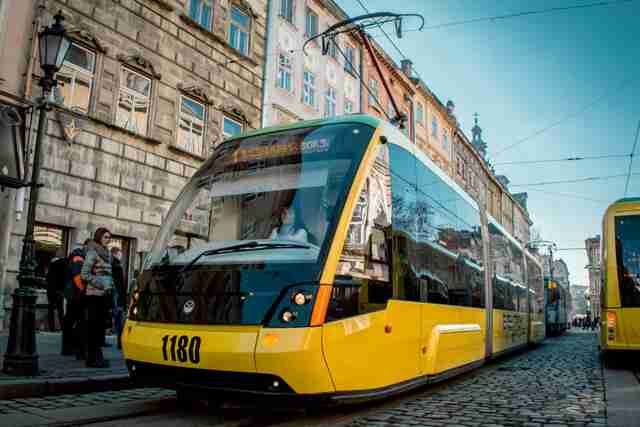 Завтра у Львові трамваї курсуватимуть з гаслом на підтримку захисників