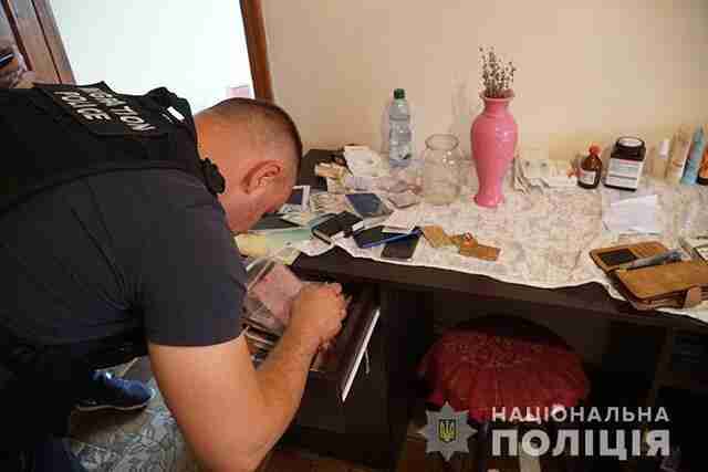 Займалася сутенерством: на Тернопільщині затримали жінку за незаконний бізнес (ФОТО)
