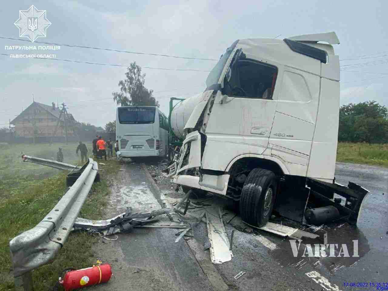 Збільшилася кількість травмованих внаслідок ДТП автобуса з автоцистернами на Львівщині
