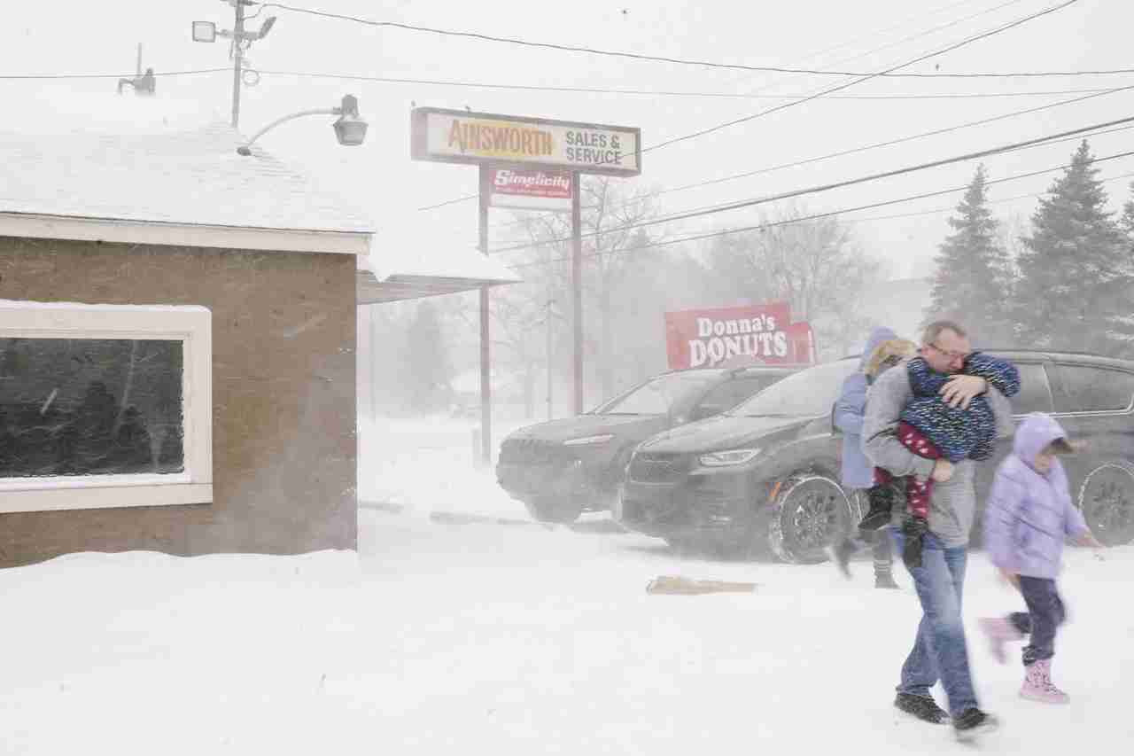 Збільшилася кількість загиблих під час снігової бурі у США (ФОТО)