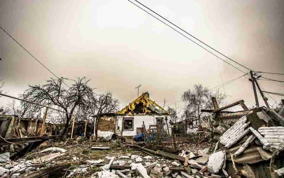 Жахливі кадри: внаслідок атаки рф, знищений житловий квартал Дніпра, багато потерпілих (ФОТО)