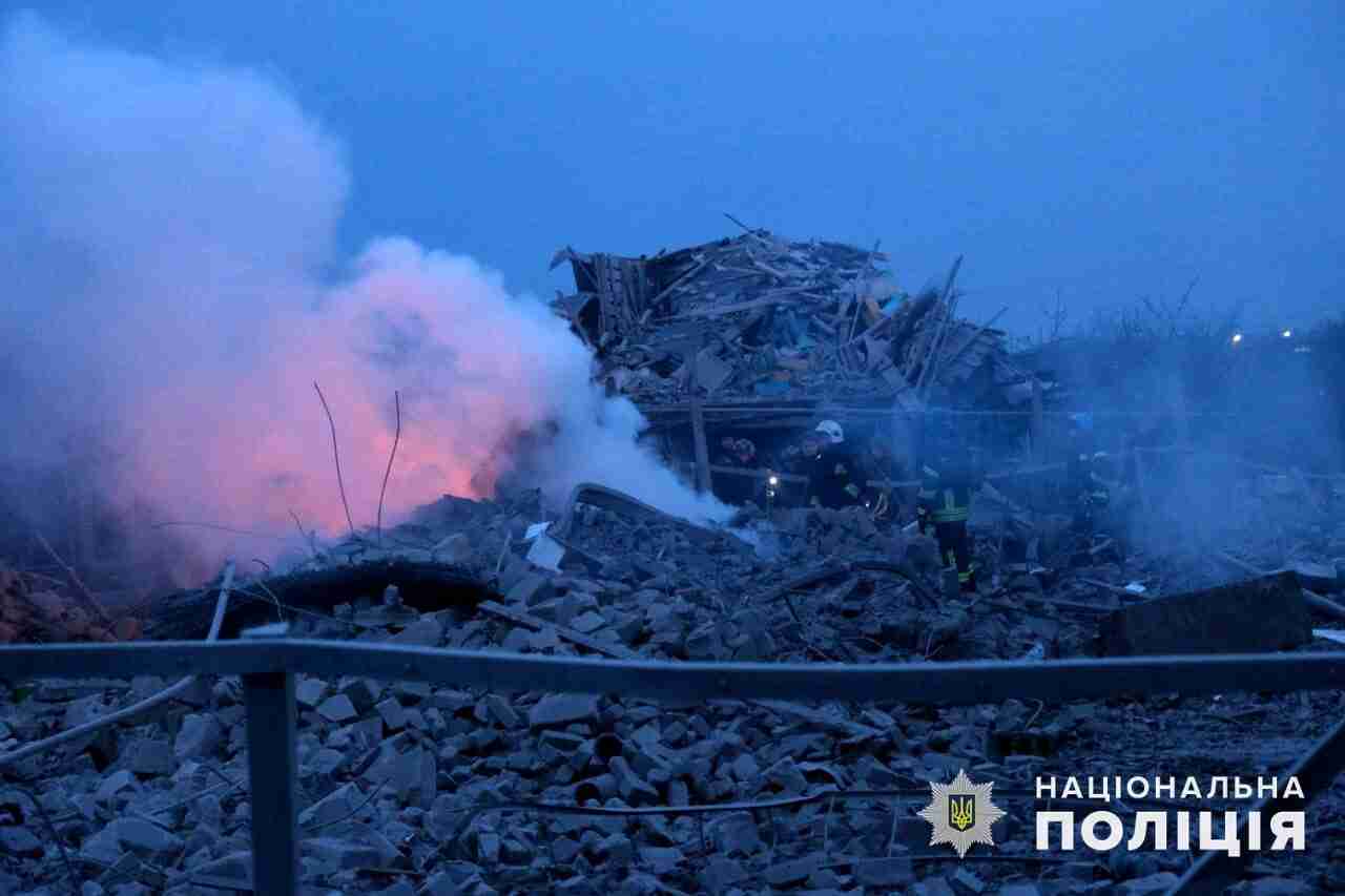 Жахливий удар по Покровському району: загинуло 11 людей, у тому числі 5 дітей (ФОТО)