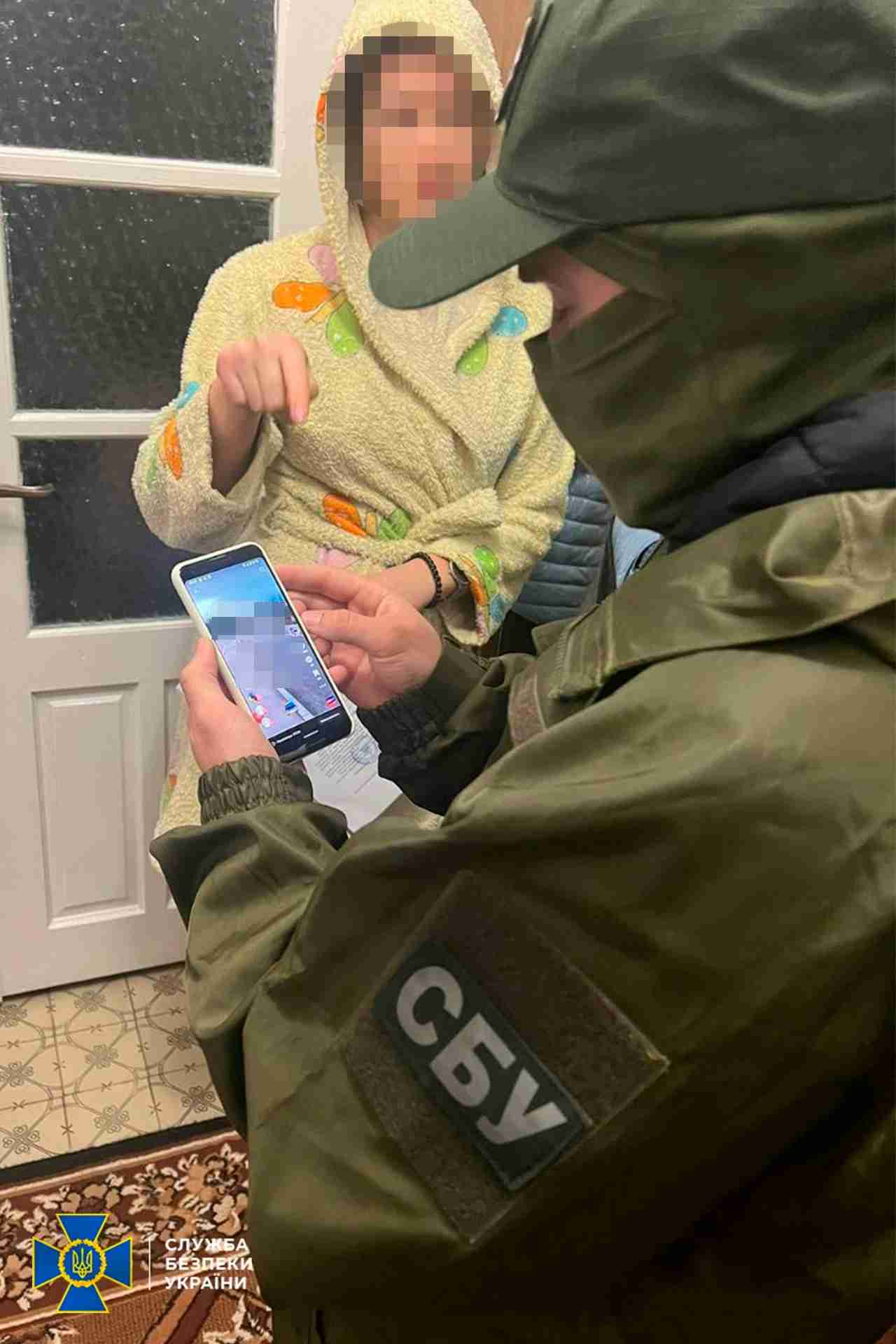 Жителька Чернівців, для просування свого акаунту у Тік-Ток, викладала відео пересування техніки ЗСУ (ФОТО)
