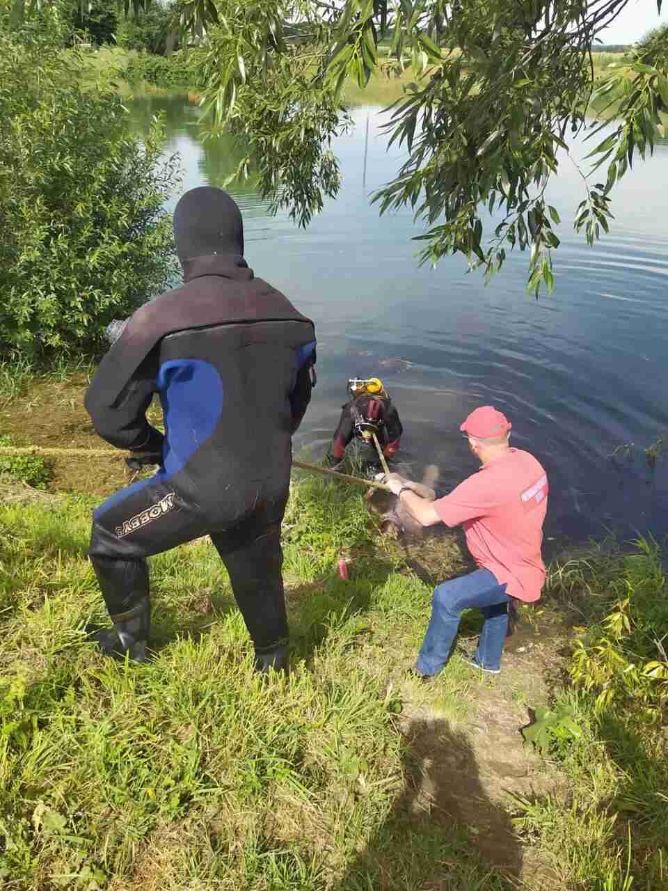 Знайшли в озері через чотири дні: на Львівщині втопився молодий чоловік (ФОТО/ВІДЕО)
