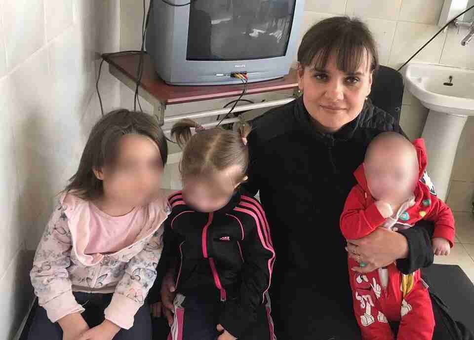 Зникла майже на тиждень: на заході України у матері вилучили трьох маленьких доньок