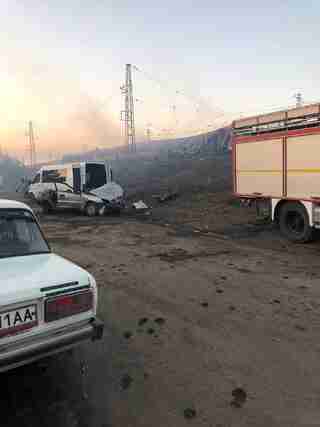 Знищені вагони та спалені авто: моторошні кадри з місця удару на Дніпропетровщині (ФОТО)