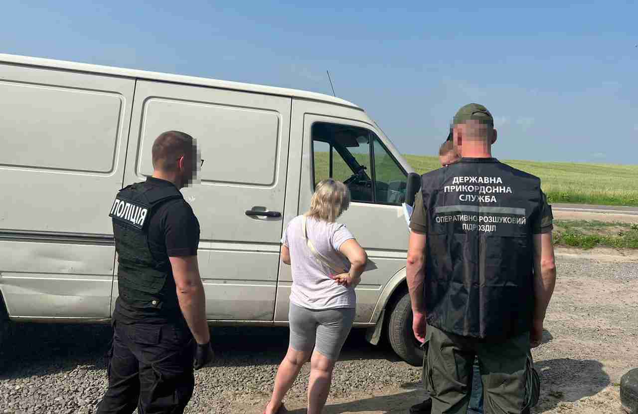 Знову скандал із системою «Шлях»: у пункті пропуску на Львівщині силовики провели гучне затримання (ФОТО)